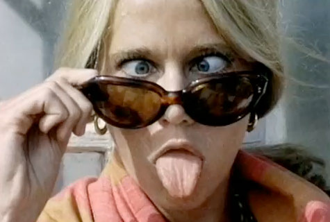 Jane Fonda hace lo imposible por parecer fea… Infructuosamente.