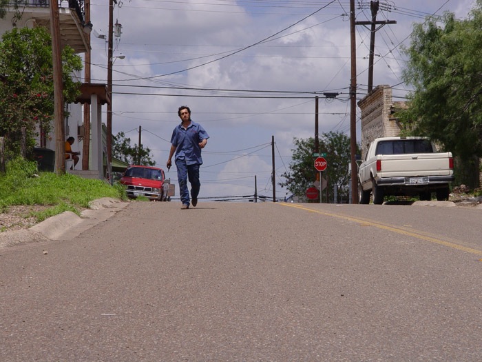 Bruno Bichir en Portion 71, de Gisberg Bermúdez