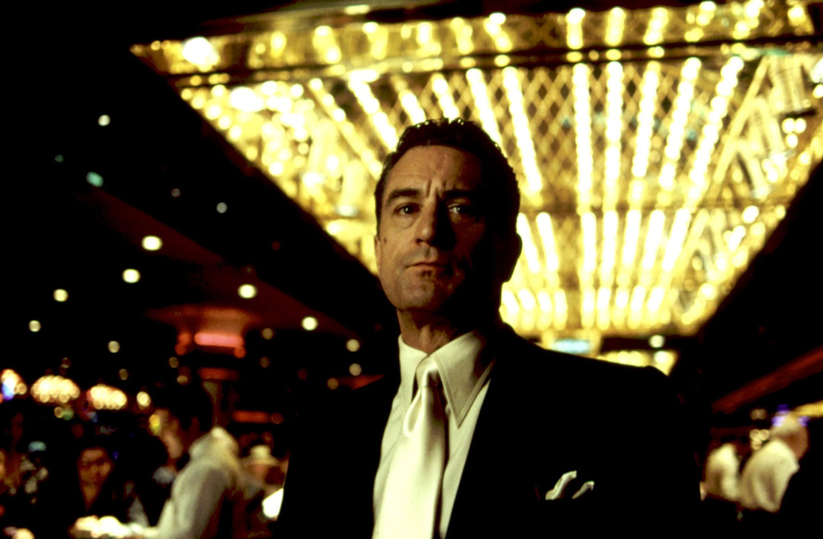 Sam 'Ace' Rothstein (Robert de Niro), iluminado por el poder en Casino